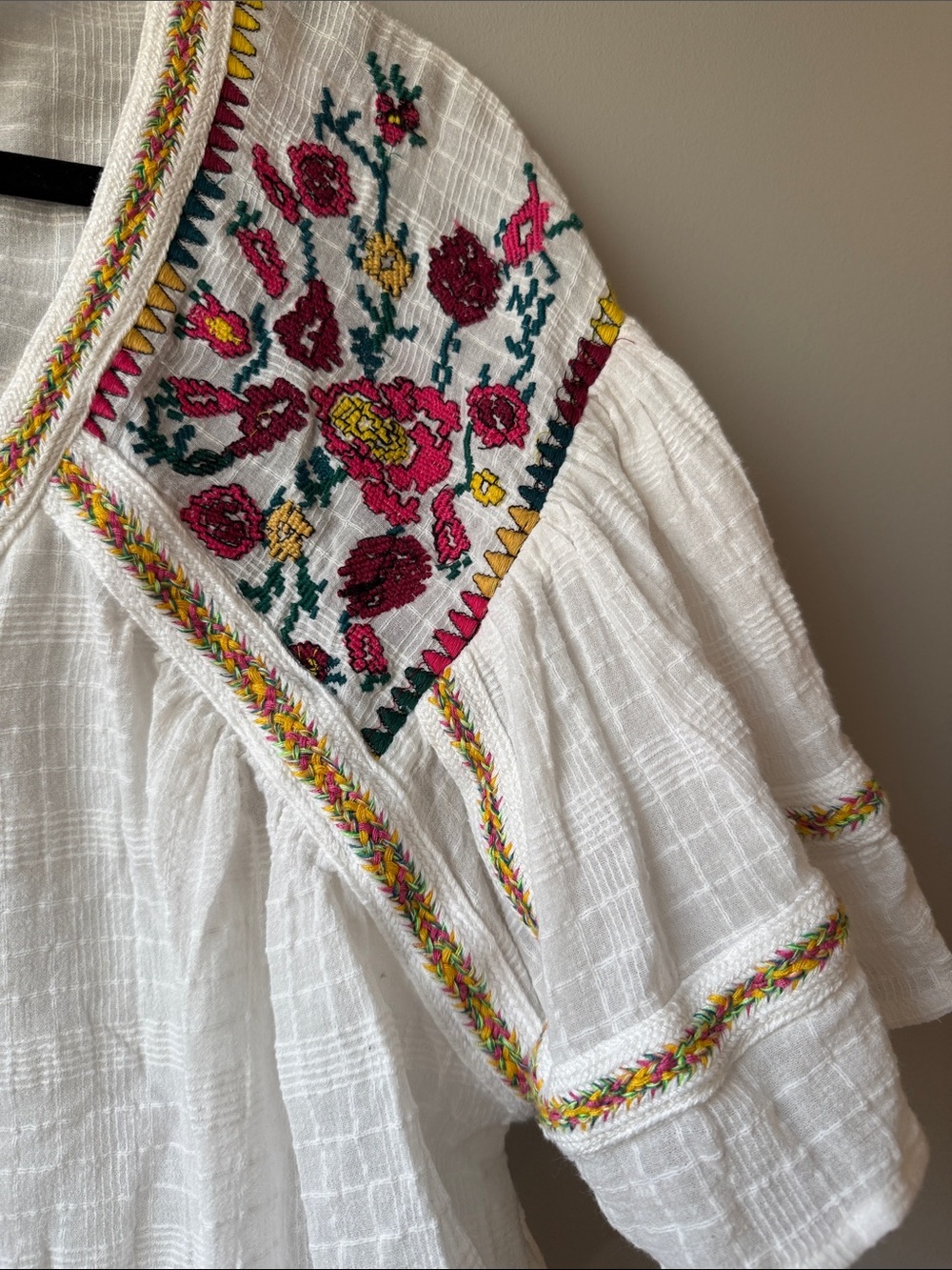 Pilcro and the Letterpress White Peasant Blouse Pink Floral Embroidery cotton - Picture 4 of 6